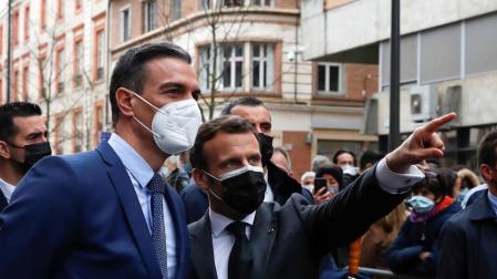 El presidente del Gobierno, Pedro Sánchez, y el presidente francés, Emmanuel Macron, durante la cumbre bilateral España-Francia.