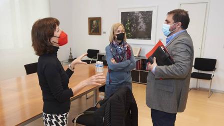 Representantes de la Fundación ATENA acuden al Parlamento de Navarra