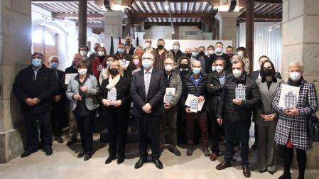 Pamplona rinde homenaje a los 51 empleados municipales jubilados en 2020