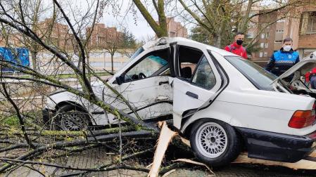 Tres heridos leves en un accidente en la Avenida de Navarra