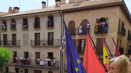 Bildu saca la ikurriña en Viana