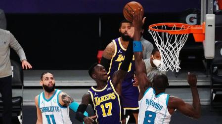 Las derrotas de Jazz y Suns marcan la jornada de la NBA