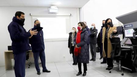 La ministra Robles lamenta haber conocido la salida de Iglesias por la prensa