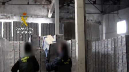 Desarticulada una red que vendía guantes sanitarios y enviaba arena en su lugar