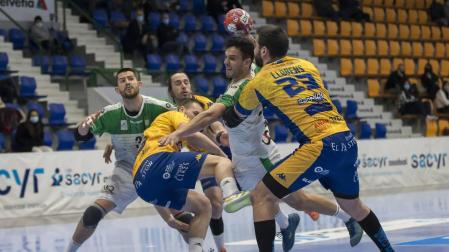 El Helvetia Anaitasuna vence a Villa de Aranda y mira hacia arriba