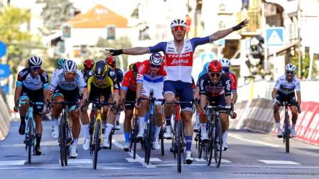 El belga Jasper Stuyven se corona en la Milán-San Remo