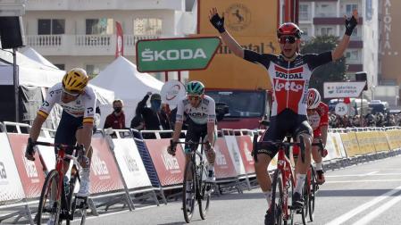 Kron sorprende a Luis León Sánchez en Calella