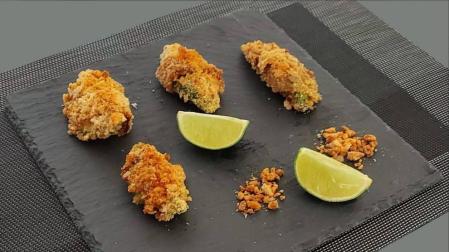 Foto de la receta de crujientes de aguacate con bacon.