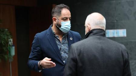 Alzórriz pide a Esparza que "deje de llorar por las esquinas"