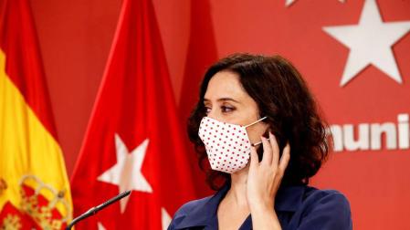 Ayuso lamenta que Sánchez quiera cambiar el país "por la puerta de atrás"