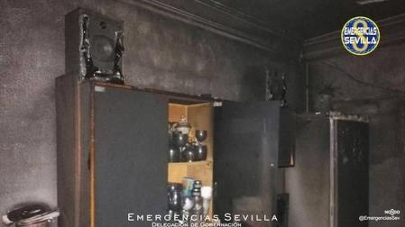 Dos fallecidos en el incendio de una vivienda en Sevilla
