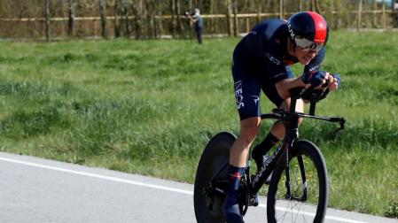 Rohan Dennis vence en la contrarreloj y Joao Almeida se pone líder de la Volta