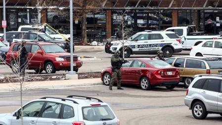 Diez personas murieron tras el asalto de un hombre armado con un fusil en un supermercado en la localidad del estado de Colorado.