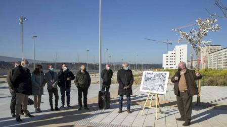 Gerencia de Urbanismo ha visitado las obras de un espacio que acogerá viviendas libres y de protección, un aparcamiento y zonas libres que se abrirán al uso público.