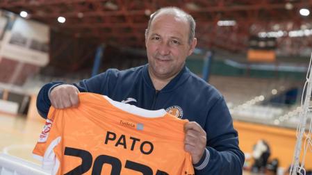 José Lucas Mena 'Pato' renueva hasta 2023 con el Aspil-Jumpers Ribera Navarra