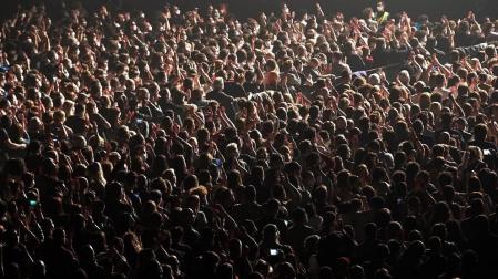 Se ha realizado un cribado masivo entre los 5.000 asistentes al concierto y se han repartido mascarillas FFP2 a la entrada para poder disfrutar del espectáculo sin tener que cumplir la distancia de seguridad.