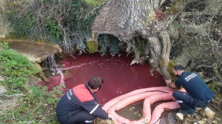 Identificado el presunto autor de un vertido de gasoil en el río Unzu