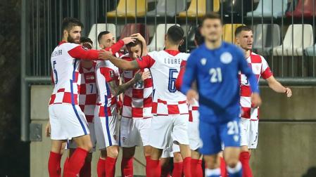 Budimir forma parte del once inicial y juega 57 minutos en la victoria de Croacia