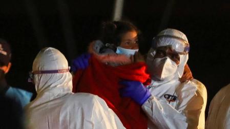 Dos muertos y nueve desaparecidos tras volcar una patera en Murcia