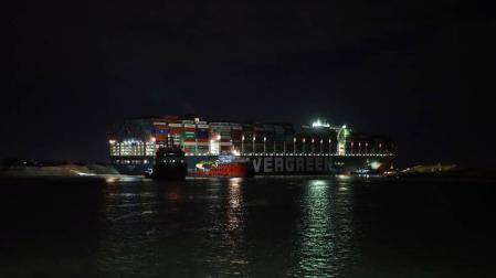 Fracasa el nuevo intento de reflotar el Ever Given en el canal de Suez