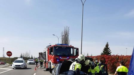 Herida en una colisión entre un coche y un camión en Tajonar