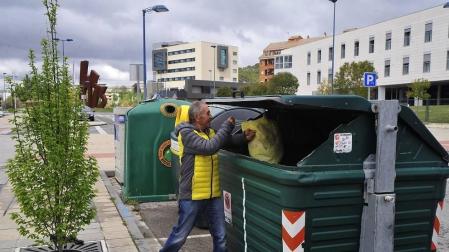 Mairaga estudia implantar algún sistema de control del reciclaje