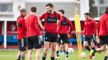 La plantilla de Osasuna acelera el ritmo en la primera sesión grupal