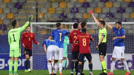 La UEFA no perdona la roja a Óscar Mingueza