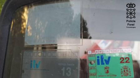 Imputado un camionero en Olite por poner una pegatina de la ITV sin haberla pasado