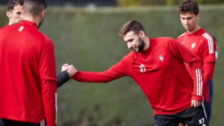 Suave sesión de Osasuna con el regreso de los internacionales