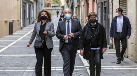 En tiempo de pandemia, en un ambiente recogido en la iglesia de San Agustín, en el Casco Antiguo, se renovó este jueves el Voto de las Cinco Llagas, el agradecimiento municipal por haber librado a la ciudad de la peste, en 1599, “cuando los pamploneses descubrieron lo frágiles y vulnerables que eran”.