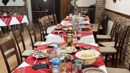Veinte comensales en un local de Ezcabarte