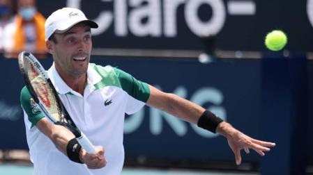 Sinner aparta a Roberto Bautista de la final de Miami