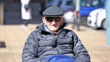 Con 103 años, Dionisio ha vuelto a los paseos y el vermú