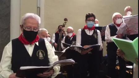 Los auroros de Santa María de Pamplona, en la cuarta misa de la 'Escalera'