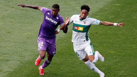 Elche y Betis se consuelan con poco