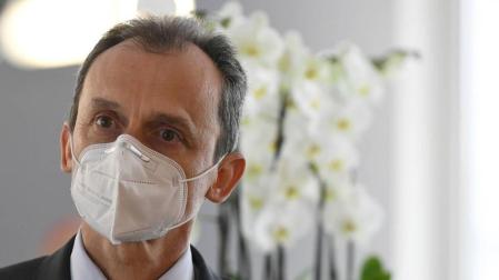 Duque avanza que las pruebas de la vacuna española empezarán "en pocos meses"