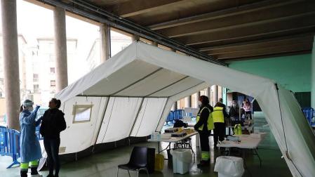 Este sábado, 10 de abril, se ha abierto como centro de vacunación contra el Covid-19 el antiguo Colegio de Maristas, en Pamplona. Se trata de un espacio muy amplio con una importante capacidad para la administración de vacunas. Esta instalación se une a las ya utilizadas con este fin en la comarca de Pamplona, el polideportivo de la UPNA y Forem,