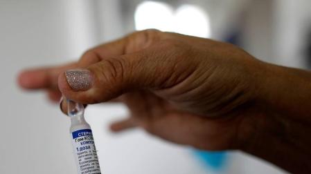 Un vial de la vacuna rusa Spútnik V.