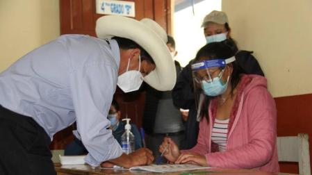 La izquierda extrema y la derecha autoritaria van a la segunda vuelta en Perú