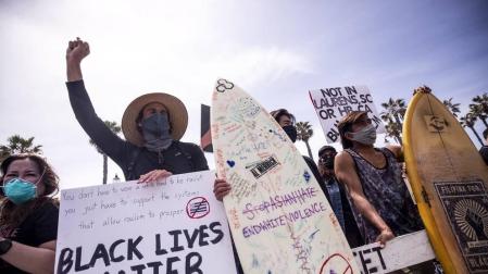 La ola de protestas se extiende por Estados Unidos. En la imagen, una concentración en California.