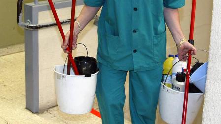El 96,6% de contratos en el sector de limpiezas fueron temporales en 2014