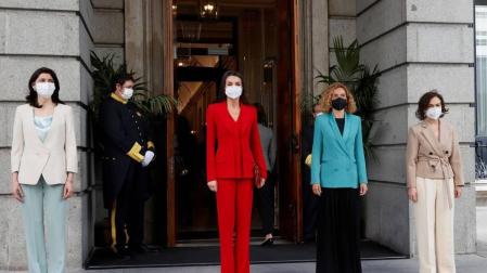 Los partidos nacionalistas plantan a la reina en el homenaje a Clara Campoamor