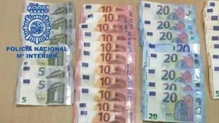 Roba 10.700 euros que la víctima guardaba en un calcetín bajo el colchón