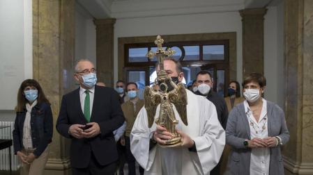 El Ángel de Aralar realiza su tradicional visita al Ayuntamiento