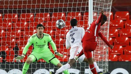 El Madrid maniata al Liverpool y accede a semifinales