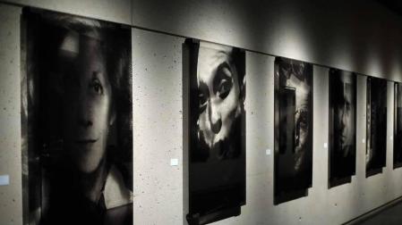 La artista, Premio Nacional de Fotografía 2020, inaugura 'Pasado y presente, la memoria y su construcción', una exposición que recoge sus trabajos desde los años 90 hasta la actualidad
