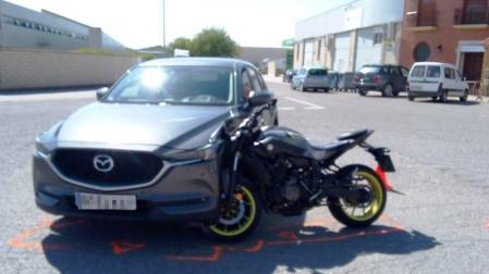 Herido grave tras embestir con su motocicleta a un turismo en Azagra