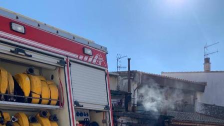 Arde un garaje con vehículos y aperos agrícolas en Abárzuza
