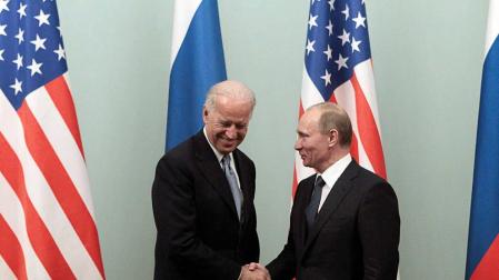 Encuentro entre Biden y Putin en 2011.